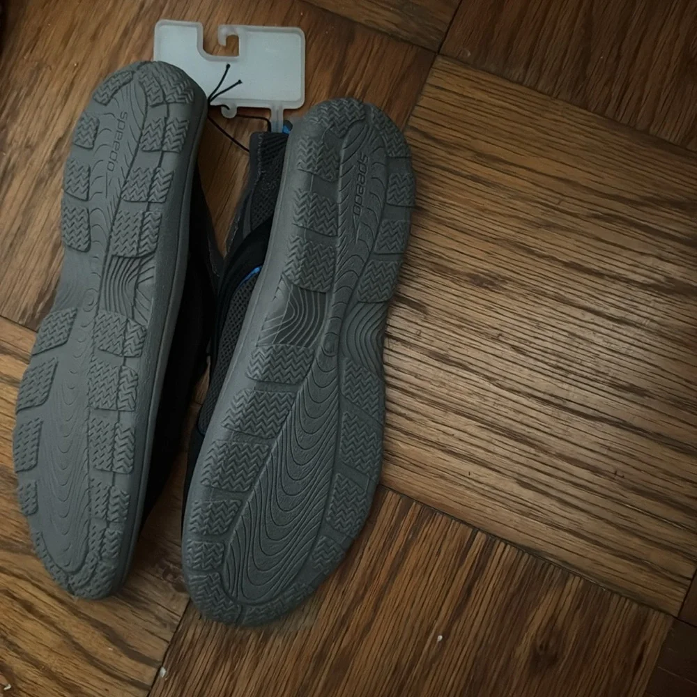 Speedo water shoes 7-8